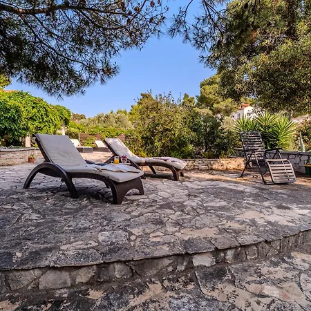 Holiday Sarbunara Milna (Brac)